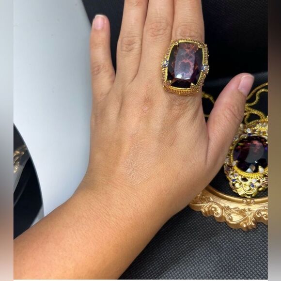 Vintage Inspired Large Amethyst Ring with Gold Detailing - Picture 5 of 5